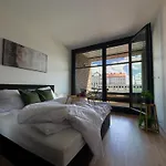 Central Riverside Apartment - Free Parking