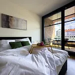 Central Riverside Apartment - Free Parking