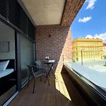 Central Riverside Apartment - Free Parking